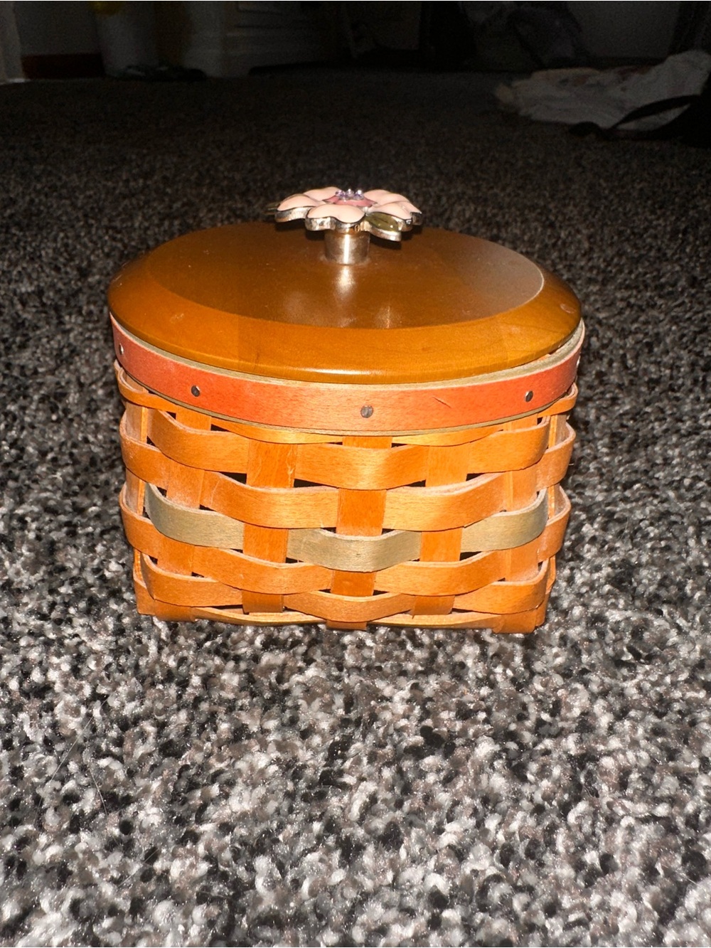 longaberger small circular spring with floral knob